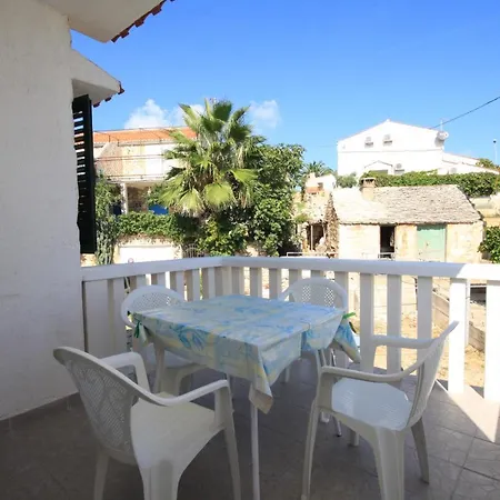 Apartment Apartments By The Sea Rukavac, Vis - 2478